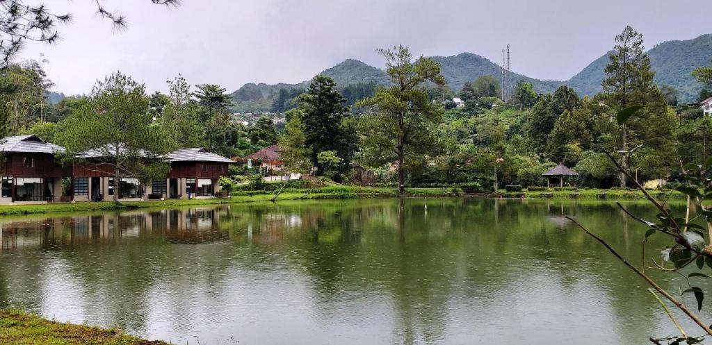 Hotel Taman Piknik Puncak Exteriér fotografie